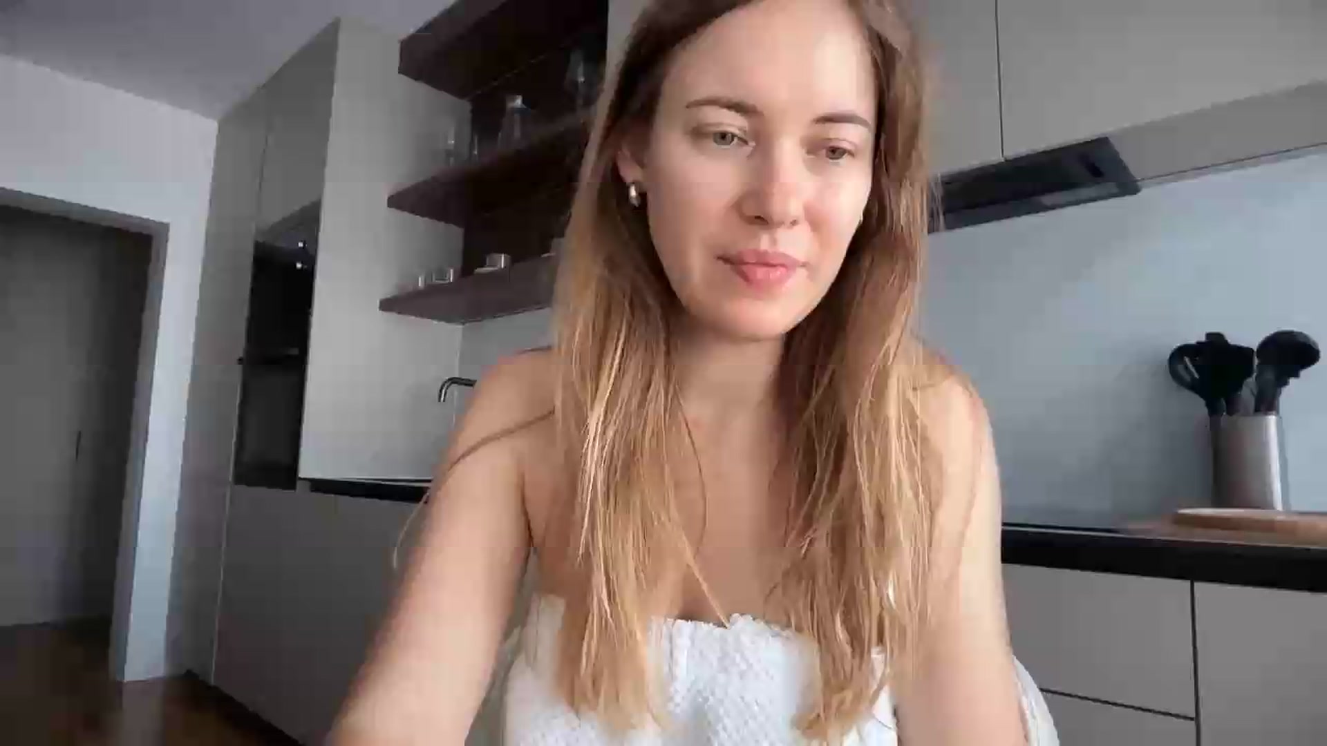 Gallery image thumbnail from SkySunFlower's myfreecams stream on, 07/14/2026, 12:29 image 4 of 20