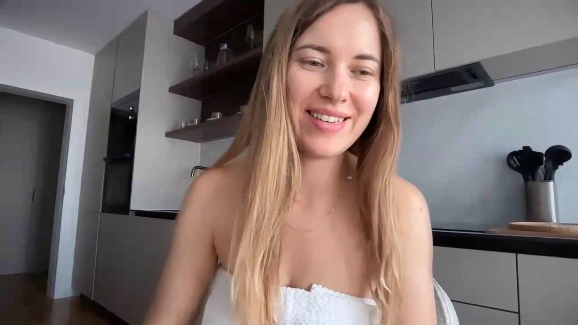 Gallery image thumbnail from SkySunFlower's myfreecams stream on, 07/14/2026, 12:29 image 2 of 20