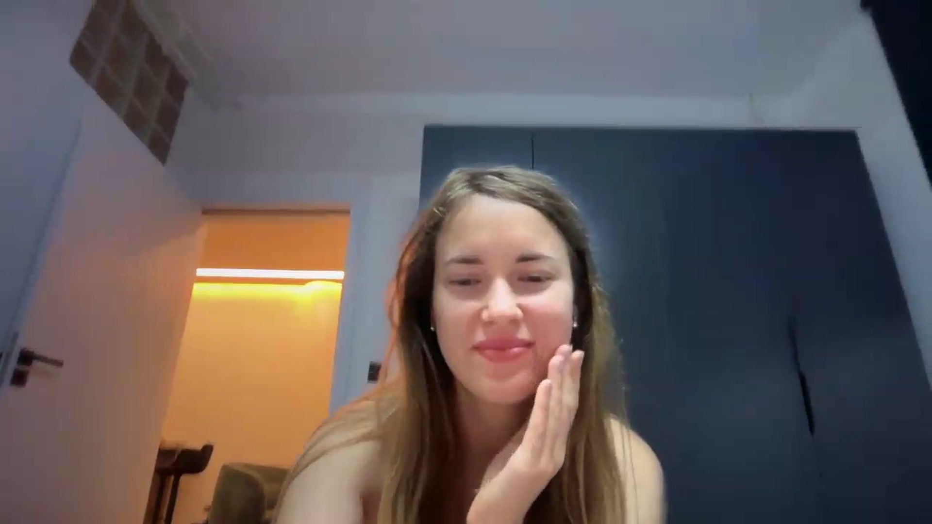 Gallery image thumbnail from SkySunFlower's myfreecams stream on, 07/17/2026, 01:36 image 12 of 20