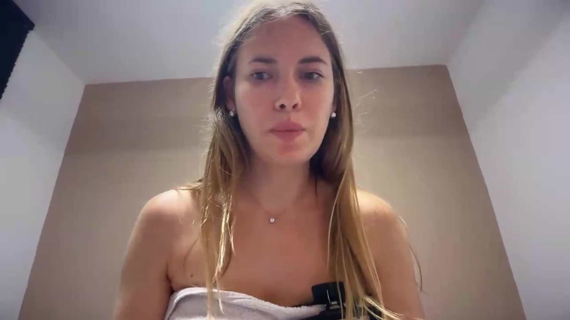 Gallery image thumbnail from SkySunFlower's myfreecams stream on, 07/18/2026, 01:49 image 20 of 20