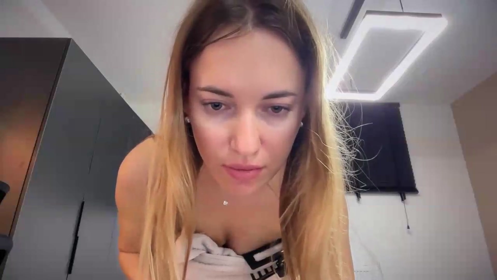 Gallery image thumbnail from SkySunFlower's myfreecams stream on, 07/18/2026, 02:13 image 3 of 20