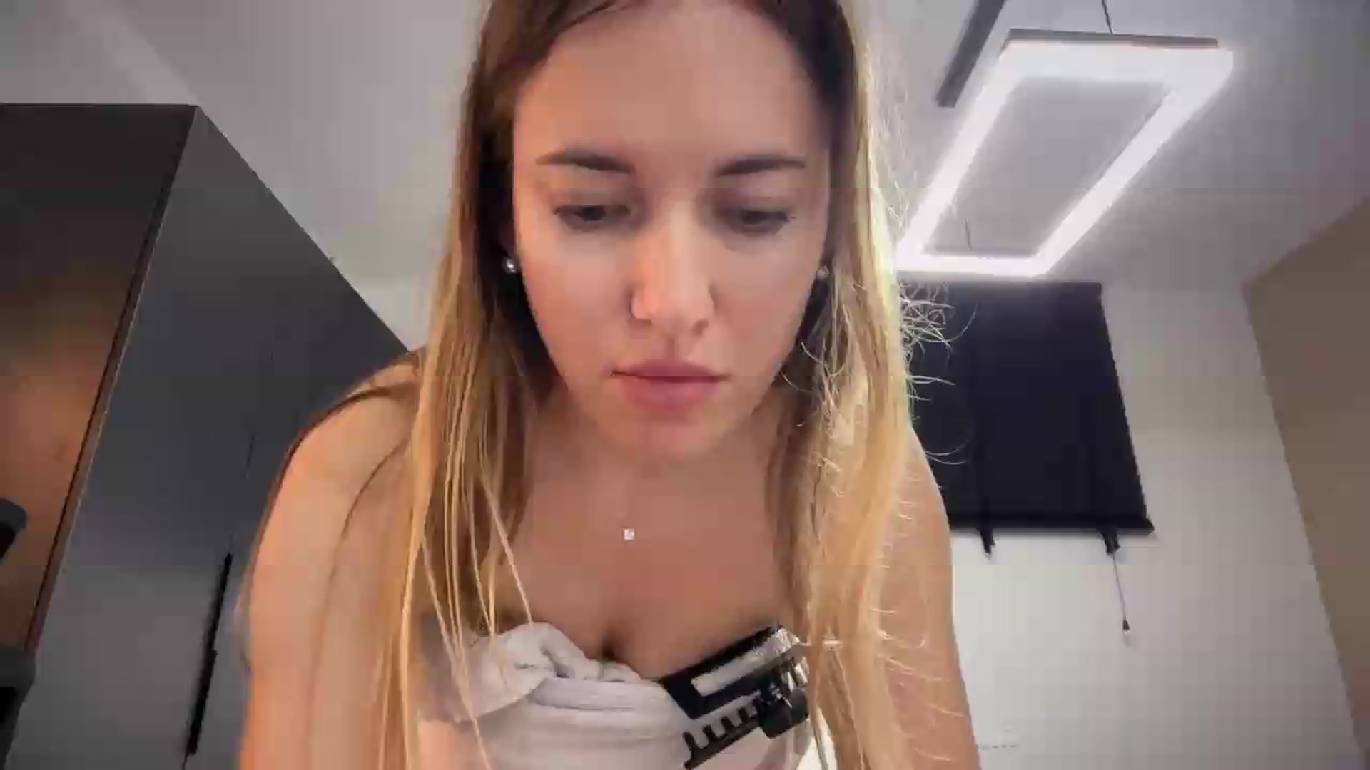 Gallery image thumbnail from SkySunFlower's myfreecams stream on, 07/18/2026, 02:13 image 1 of 20