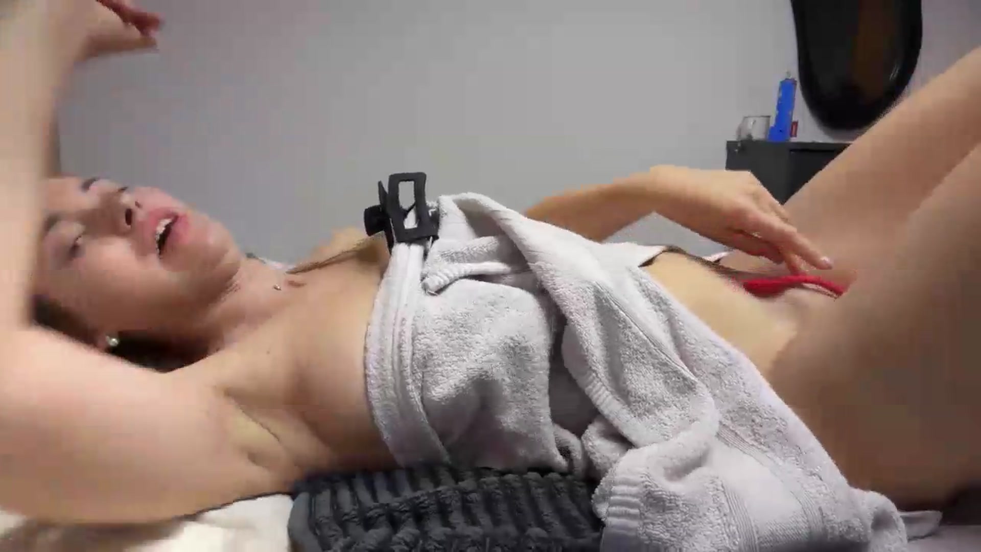Gallery image thumbnail from SkySunFlower's myfreecams stream on, 07/18/2026, 03:29 image 17 of 20