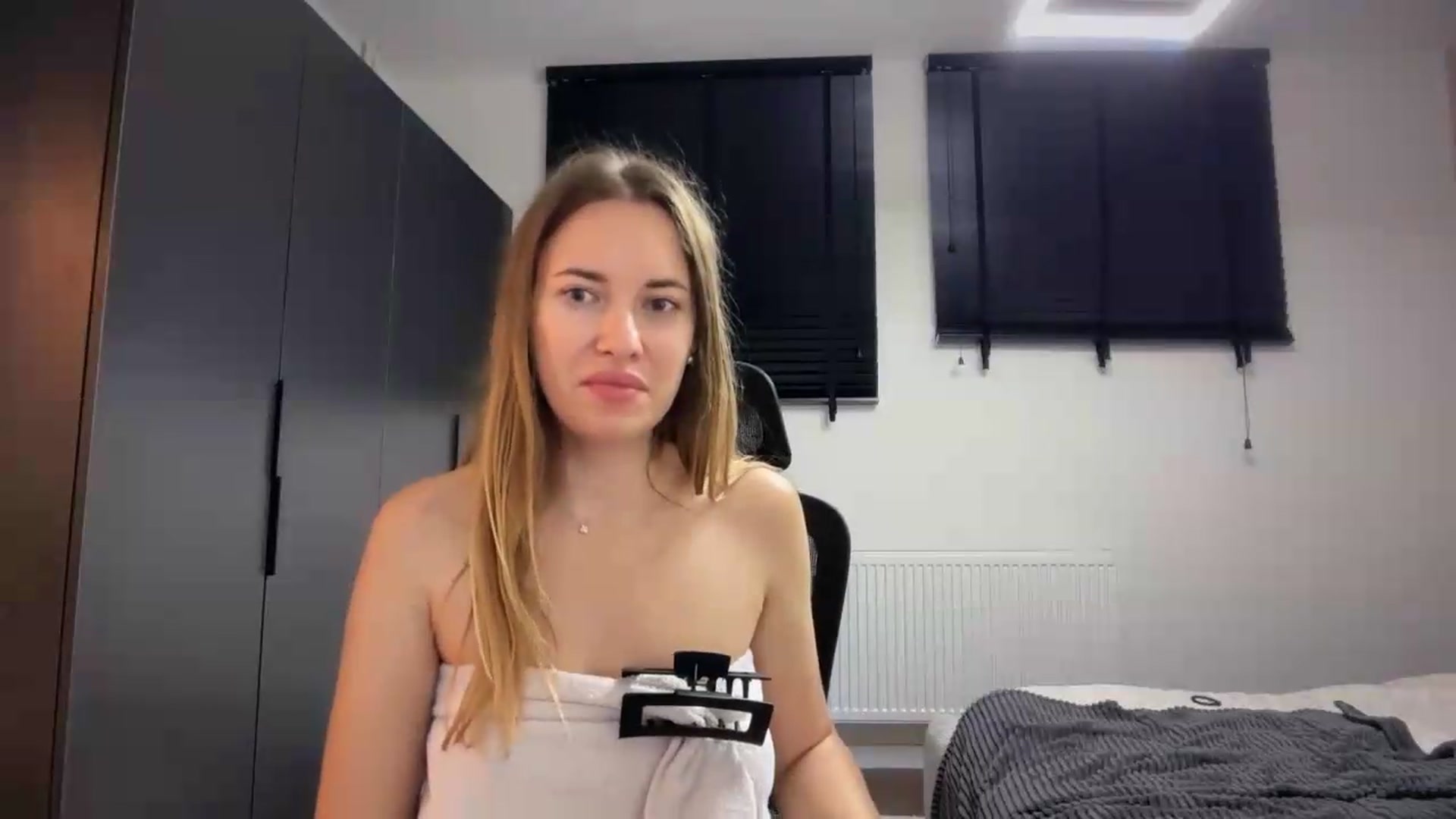 Gallery image thumbnail from SkySunFlower's myfreecams stream on, 07/18/2026, 03:29 image 13 of 20