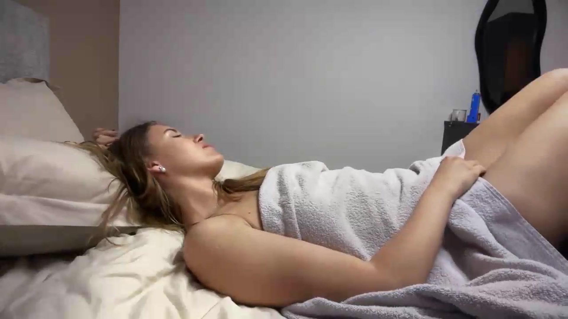 Gallery image thumbnail from SkySunFlower's myfreecams stream on, 07/18/2026, 03:29 image 8 of 20