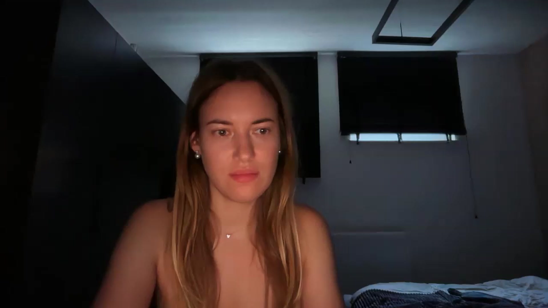 Gallery image thumbnail from SkySunFlower's myfreecams stream on, 07/18/2026, 08:18 image 4 of 20