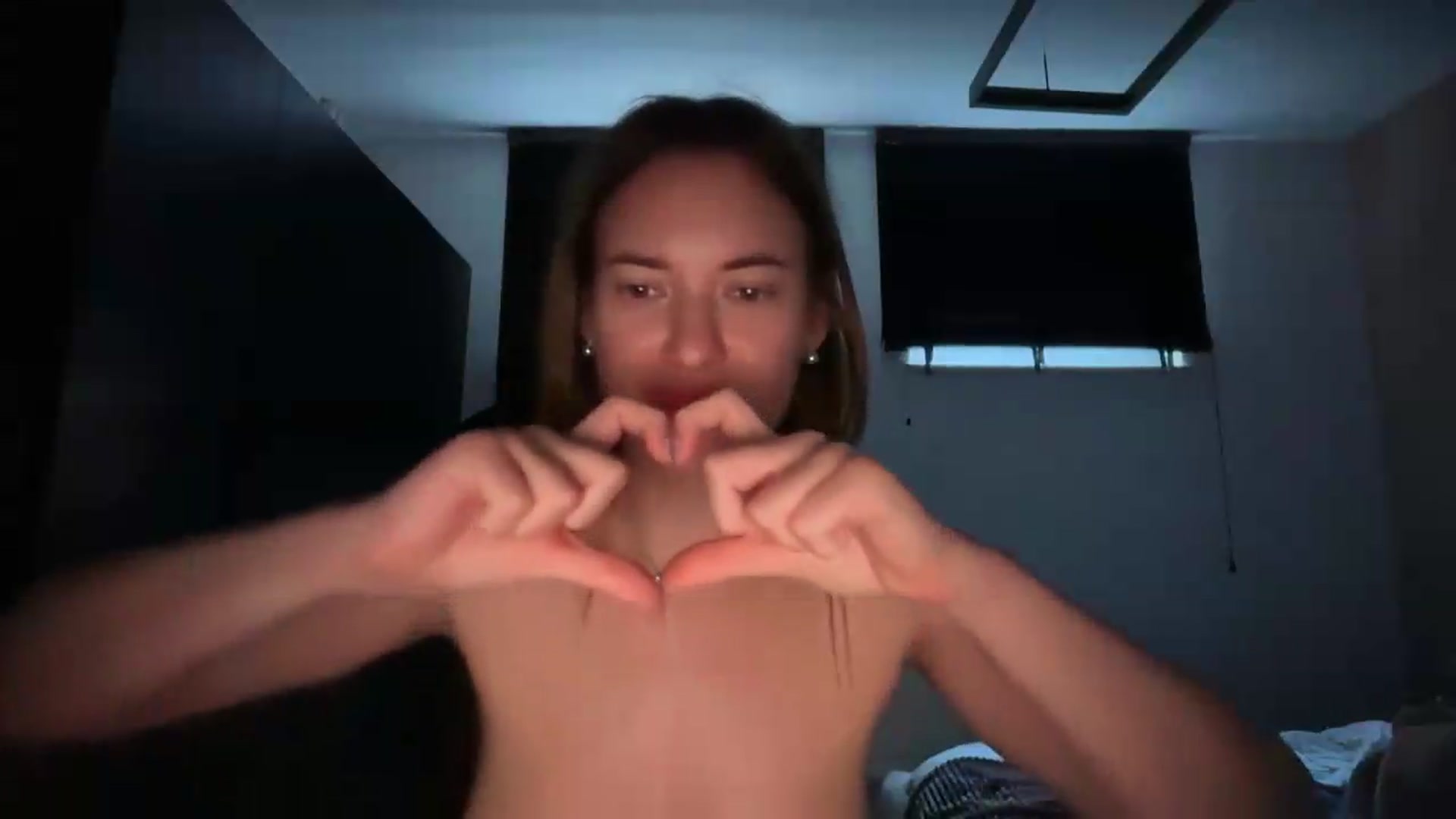 Gallery image thumbnail from SkySunFlower's myfreecams stream on, 07/18/2026, 08:18 image 6 of 20