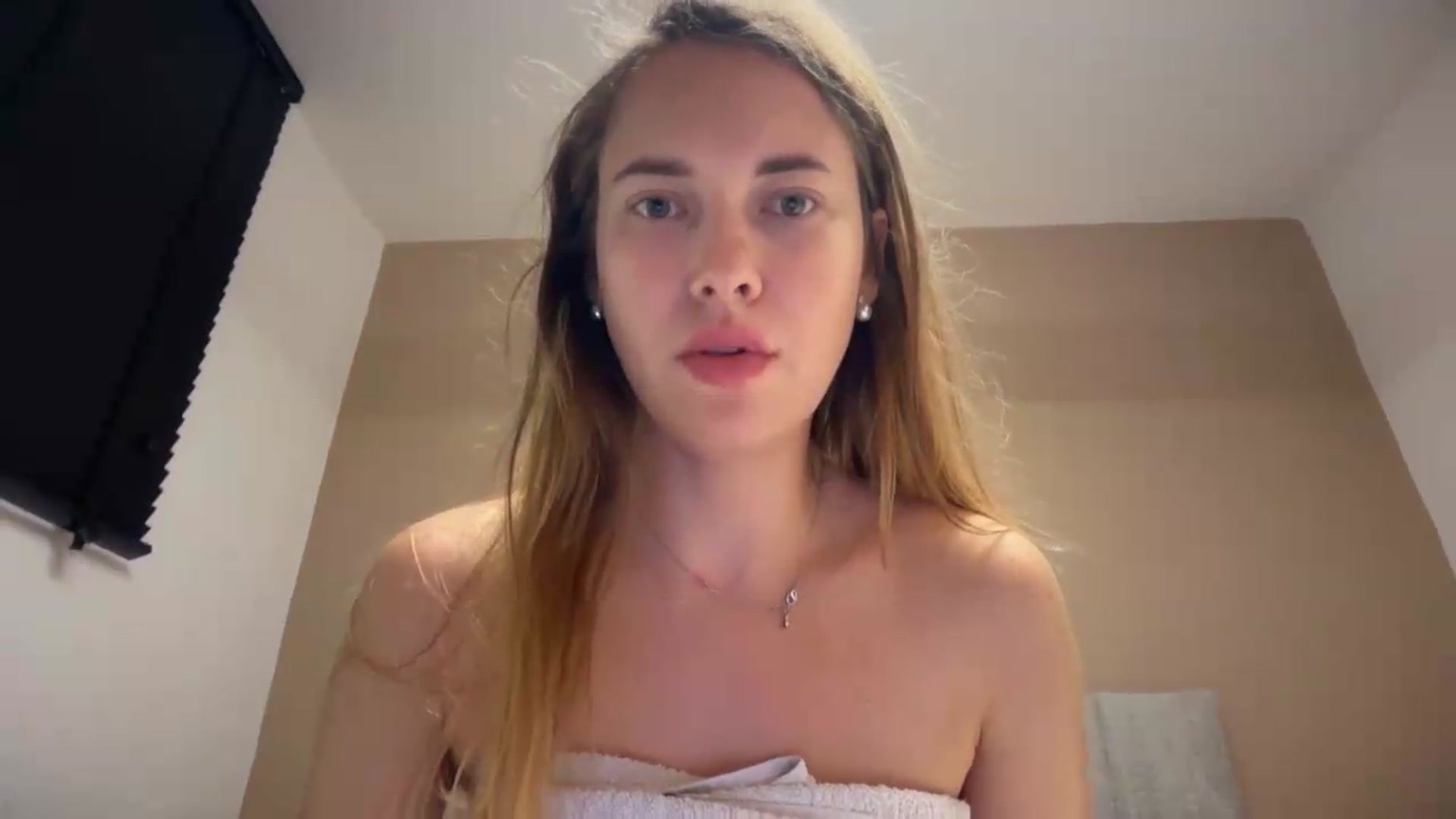 Gallery image thumbnail from SkySunFlower's myfreecams stream on, 07/19/2026, 02:57 image 4 of 20