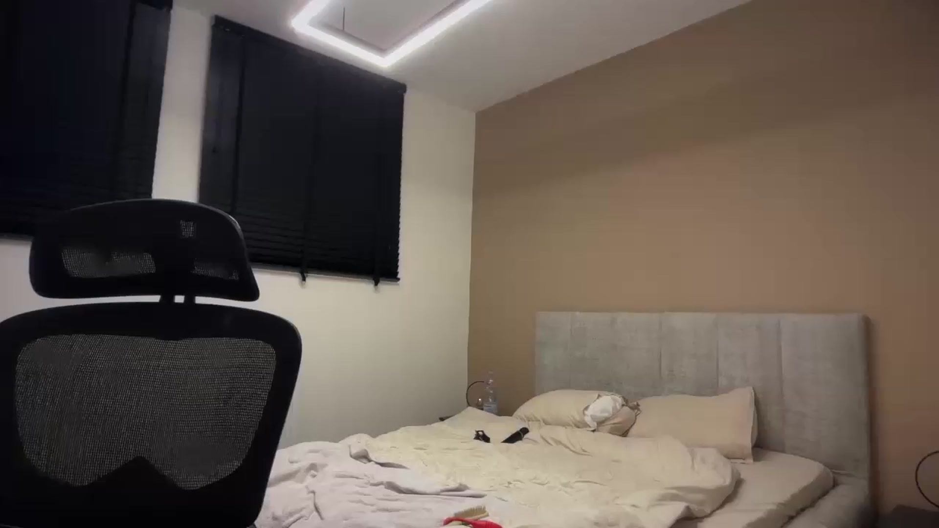 Gallery image thumbnail from SkySunFlower's myfreecams stream on, 07/19/2026, 04:25 image 4 of 20