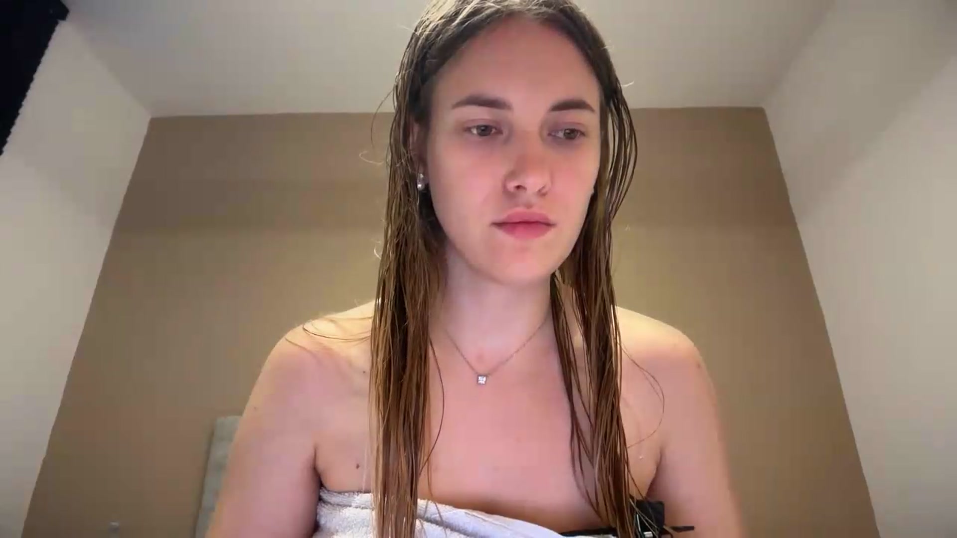 Gallery image thumbnail from SkySunFlower's myfreecams stream on, 07/19/2026, 04:25 image 17 of 20