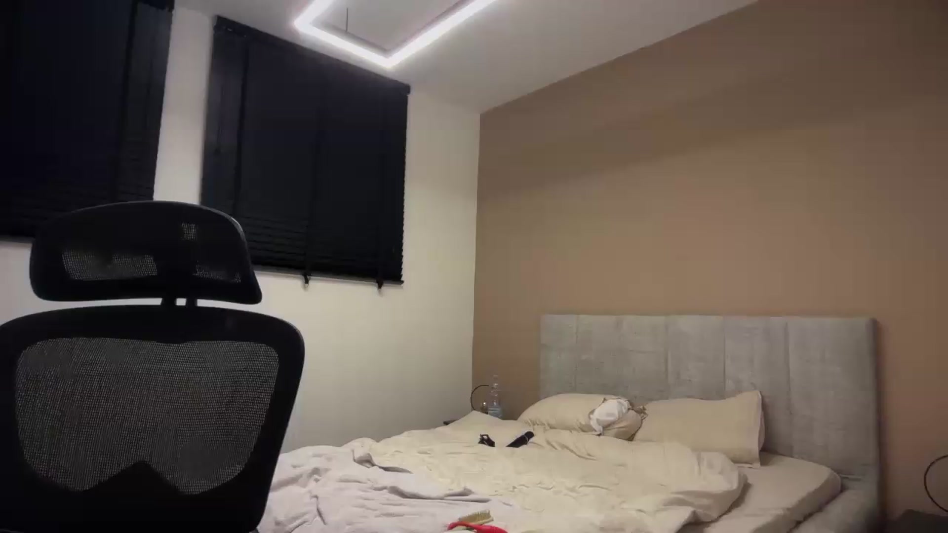 Gallery image thumbnail from SkySunFlower's myfreecams stream on, 07/19/2026, 04:25 image 6 of 20