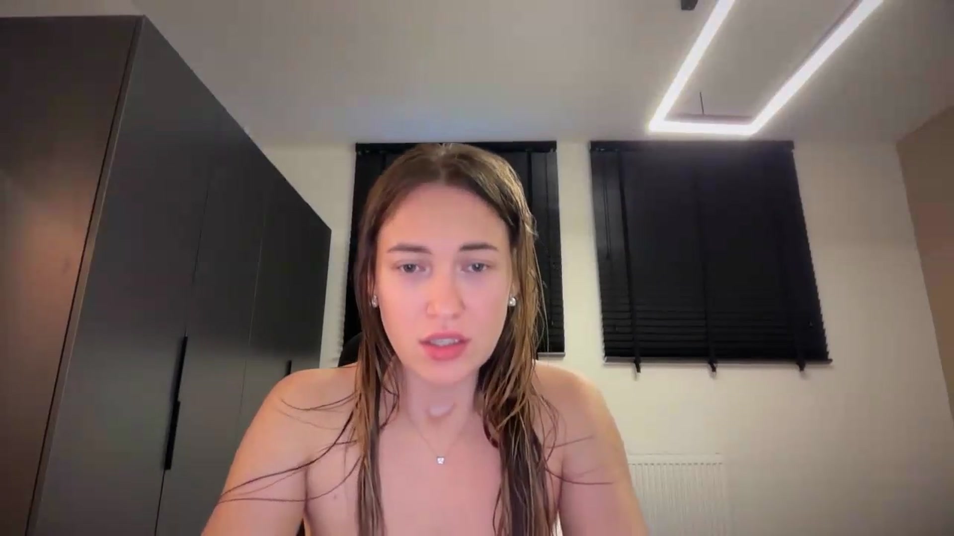 Gallery image thumbnail from SkySunFlower's myfreecams stream on, 07/19/2026, 04:25 image 12 of 20