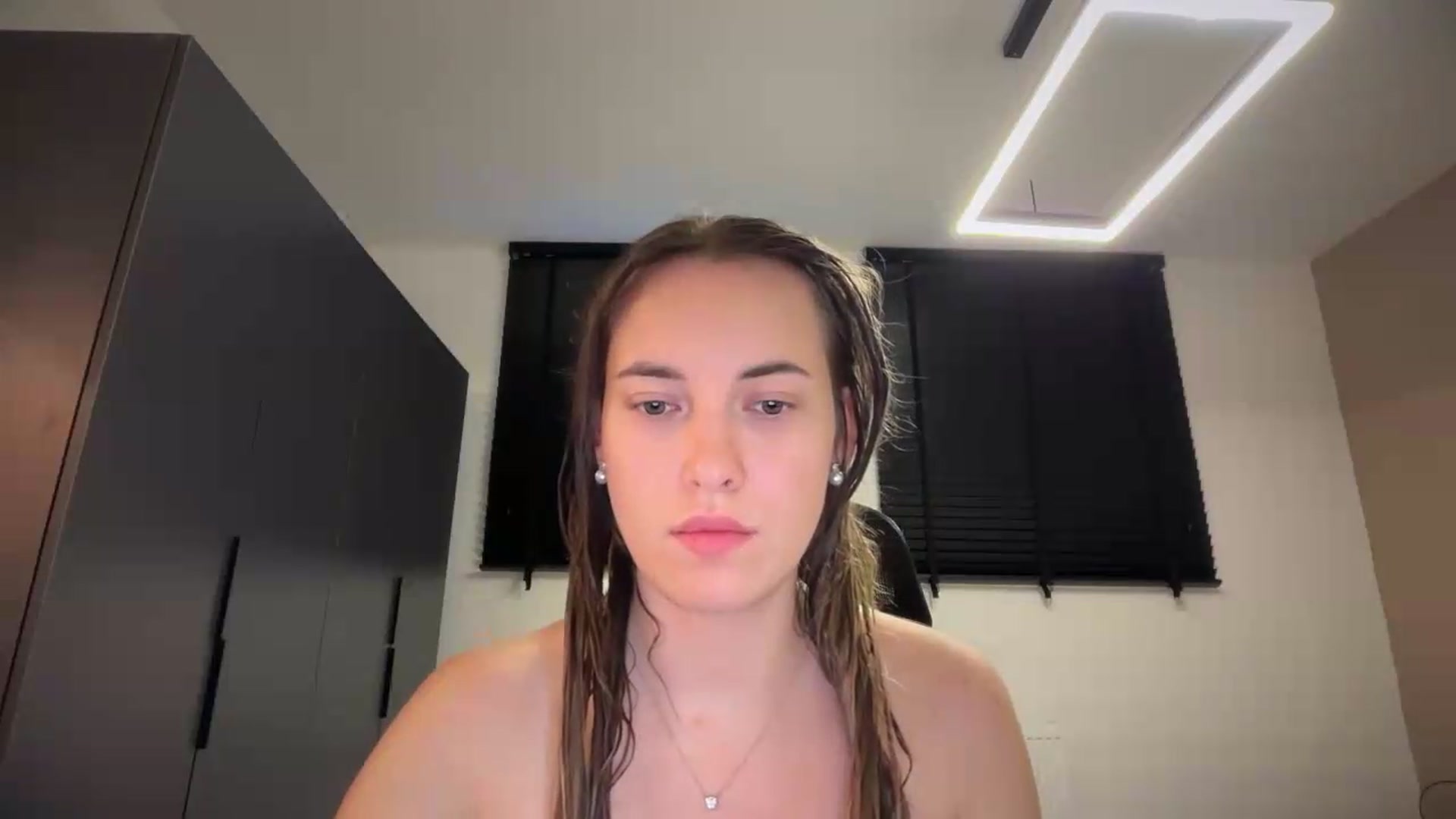 Gallery image thumbnail from SkySunFlower's myfreecams stream on, 07/19/2026, 04:25 image 10 of 20