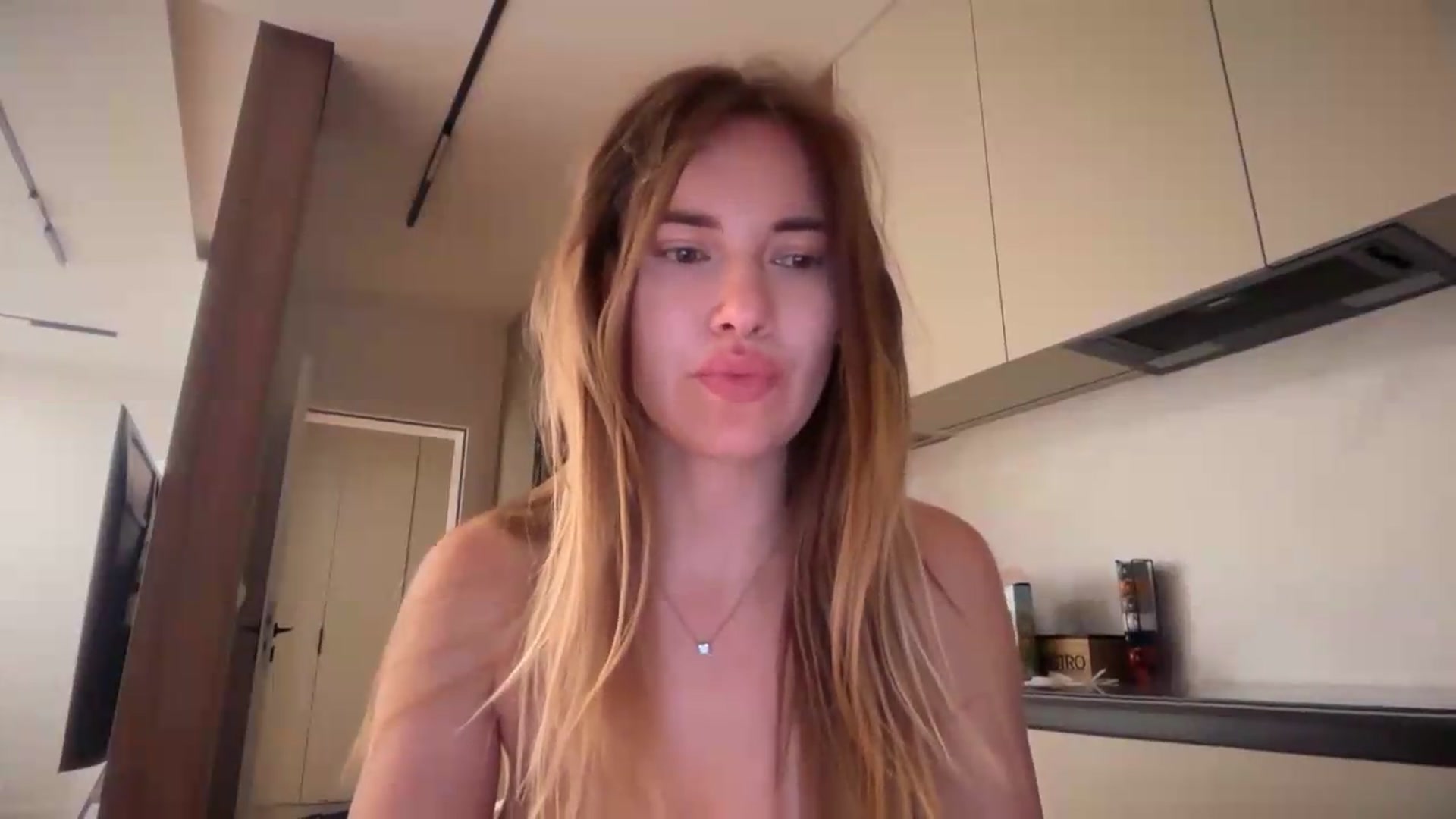 Gallery image thumbnail from SkySunFlower's myfreecams stream on, 07/27/2026, 01:00 image 7 of 20