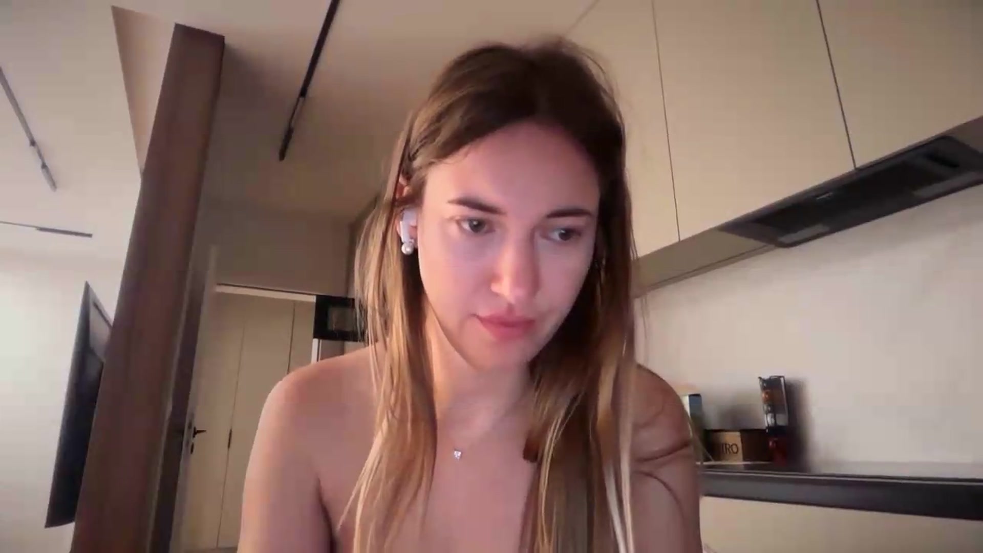 Gallery image thumbnail from SkySunFlower's myfreecams stream on, 07/27/2026, 02:44 image 13 of 20
