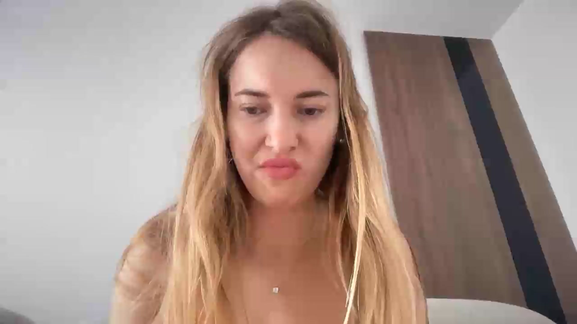 Gallery image thumbnail from SkySunFlower's myfreecams stream on, 07/28/2026, 13:17 image 1 of 20