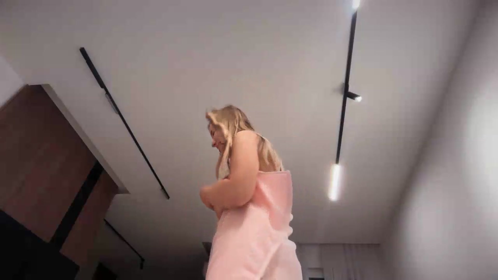 Gallery image thumbnail from SkySunFlower's myfreecams stream on, 07/29/2026, 01:01 image 7 of 20