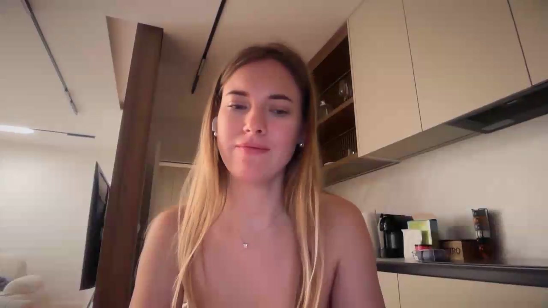 Gallery image thumbnail from SkySunFlower's myfreecams stream on, 07/29/2026, 01:01 image 18 of 20