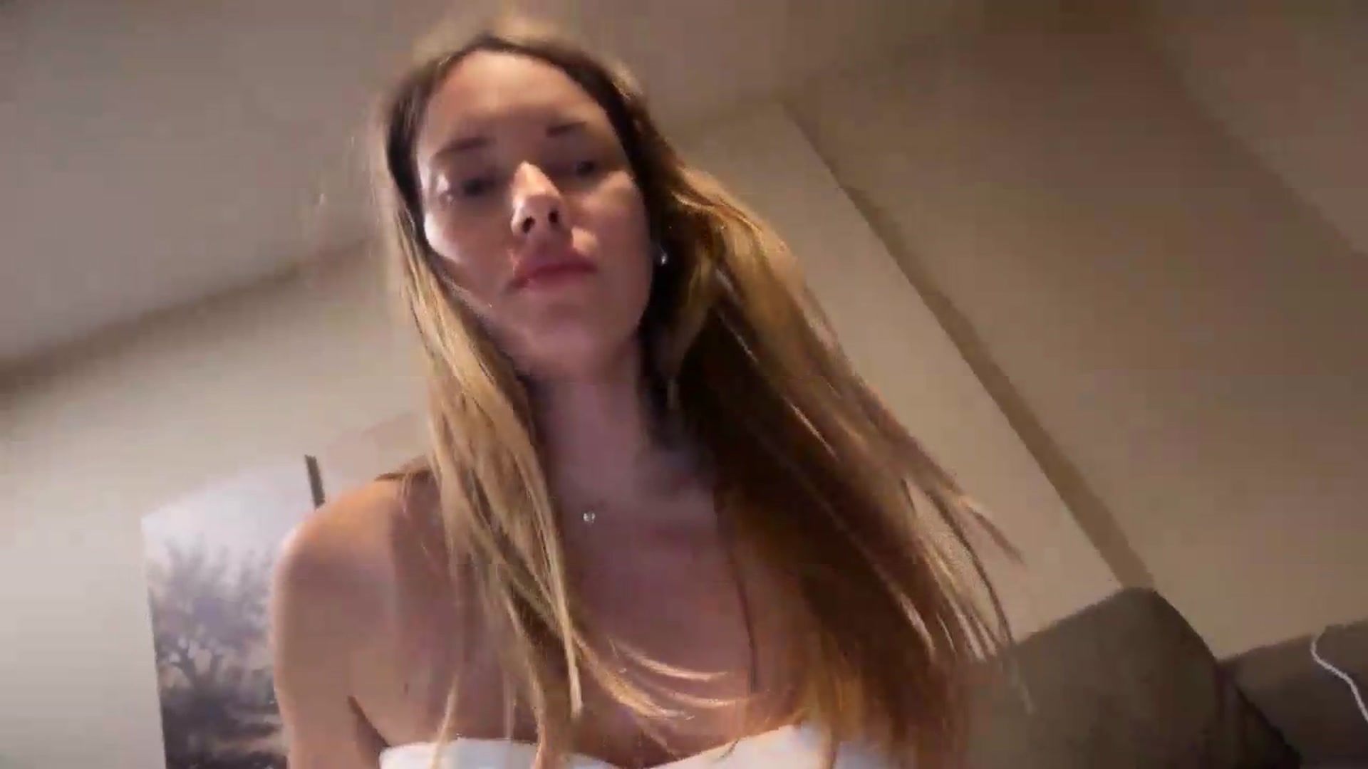 Gallery image thumbnail from SkySunFlower's myfreecams stream on, 07/30/2026, 24:01 image 3 of 20