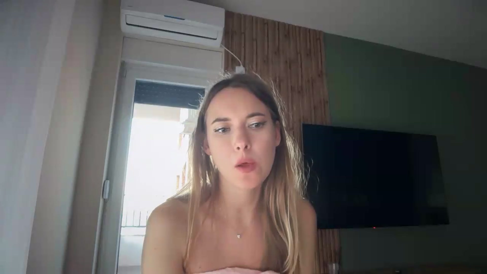Gallery image thumbnail from SkySunFlower's myfreecams stream on, 08/02/2026, 04:37 image 4 of 20