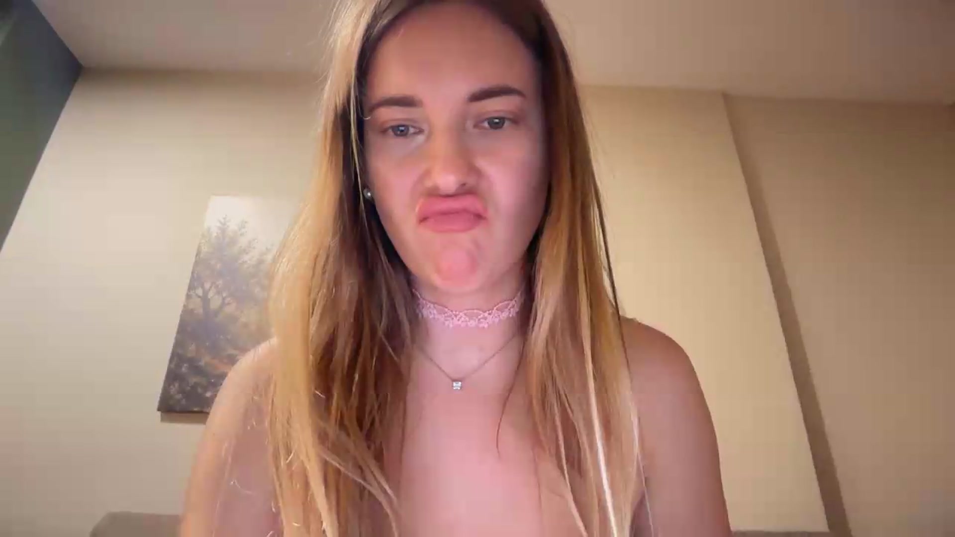 Gallery image thumbnail from SkySunFlower's myfreecams stream on, 08/03/2026, 24:02 image 10 of 20
