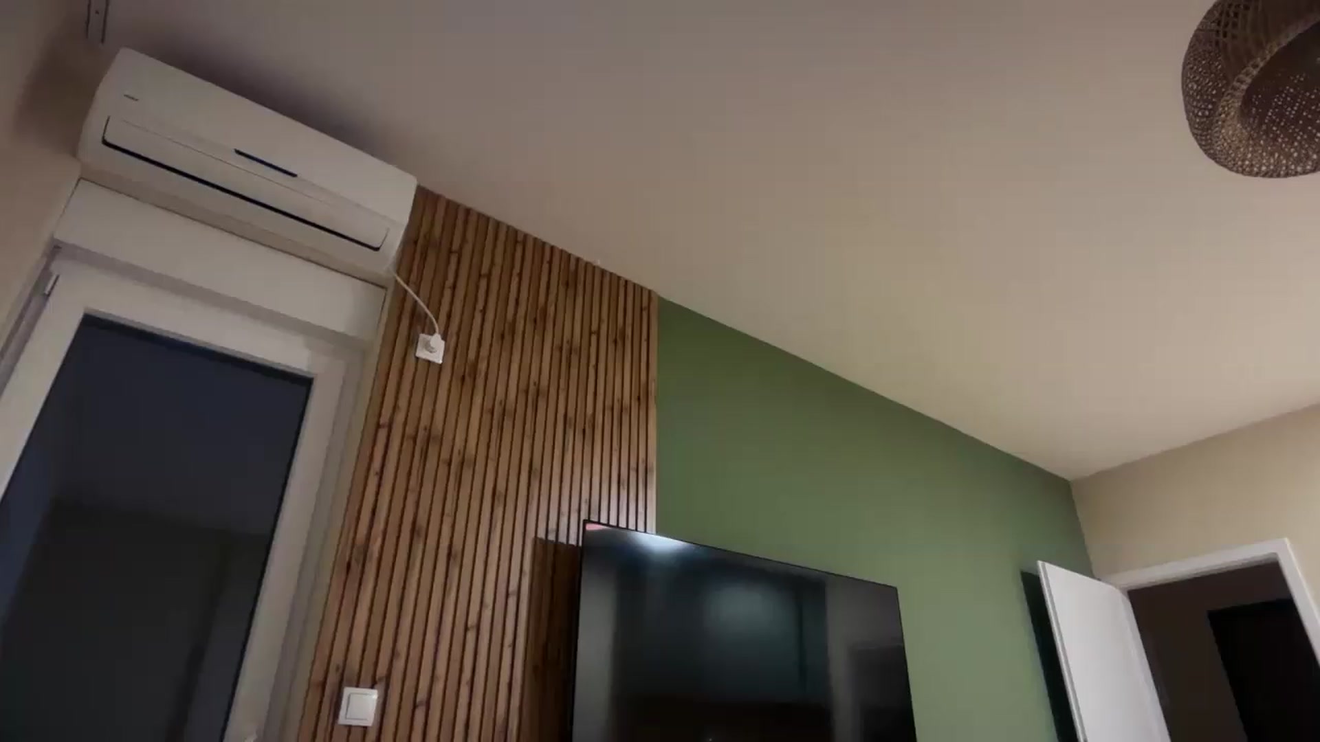 Gallery image thumbnail from SkySunFlower's myfreecams stream on, 08/03/2026, 24:50 image 17 of 20