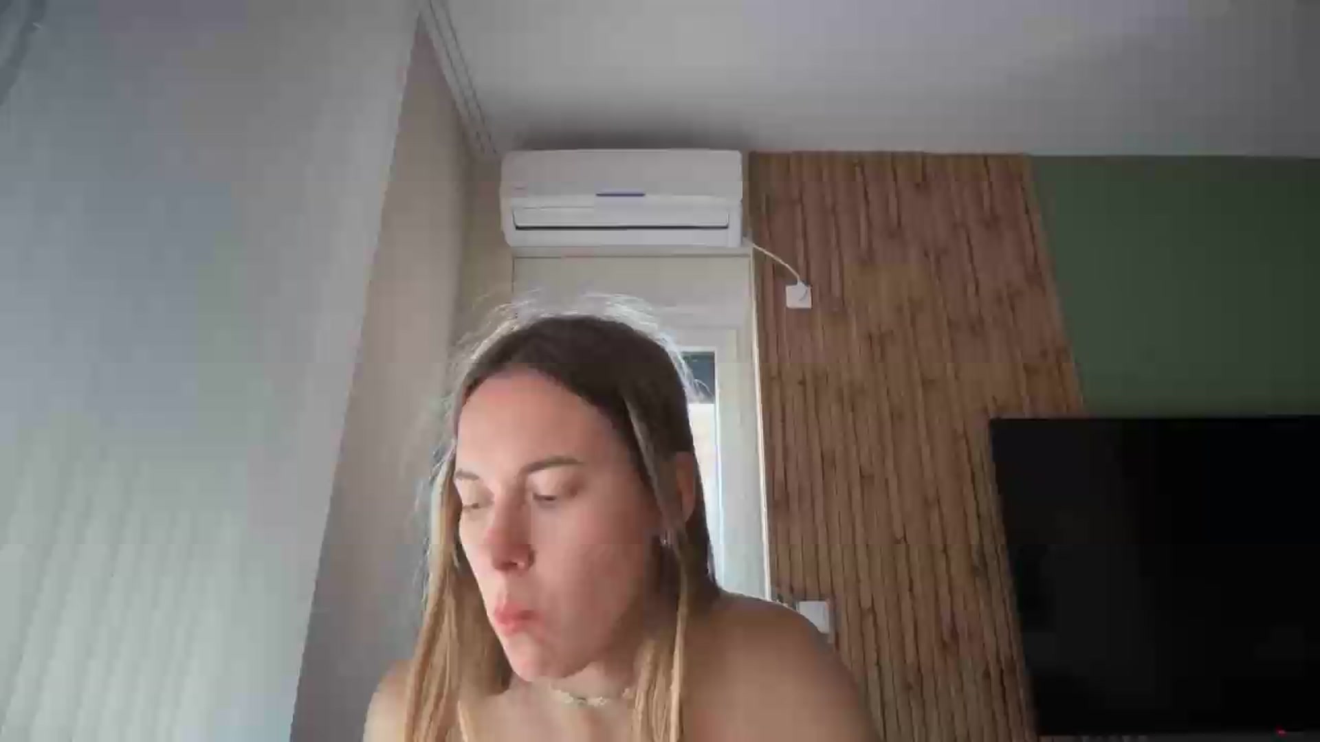 Gallery image thumbnail from SkySunFlower's myfreecams stream on, 08/03/2026, 06:03 image 9 of 20
