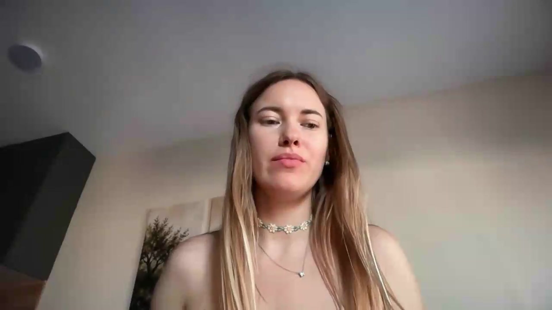 Gallery image thumbnail from SkySunFlower's myfreecams stream on, 08/03/2026, 06:03 image 4 of 20