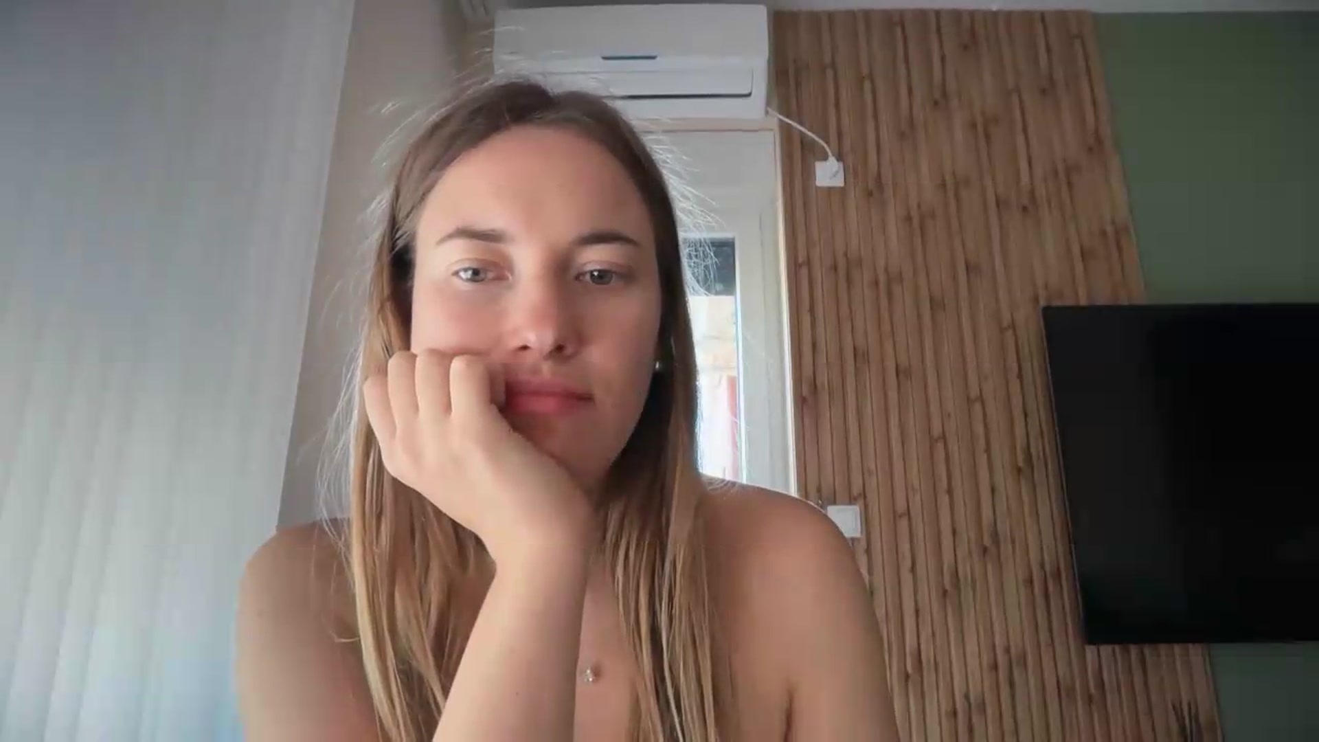 Gallery image thumbnail from SkySunFlower's myfreecams stream on, 08/03/2026, 06:03 image 10 of 20
