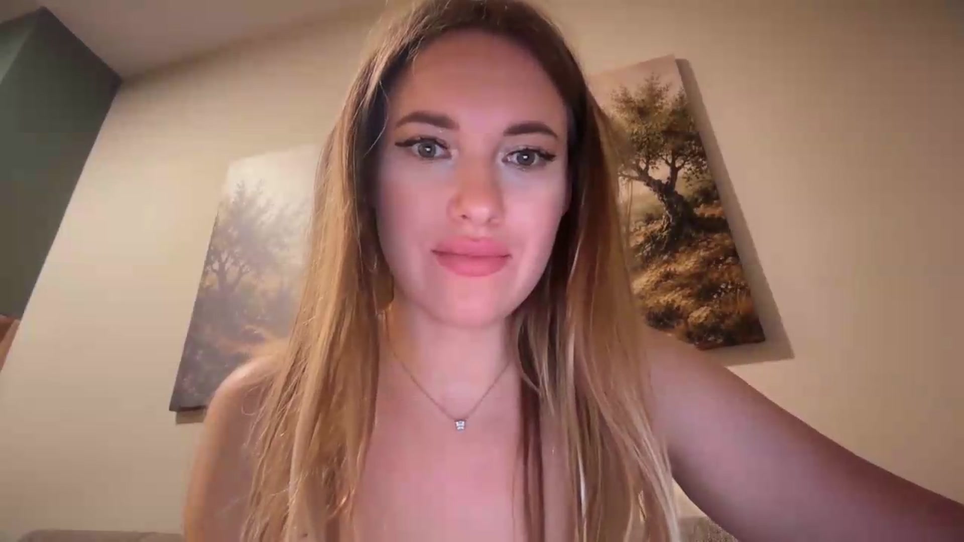 Gallery image thumbnail from SkySunFlower's myfreecams stream on, 08/05/2026, 04:30 image 14 of 20