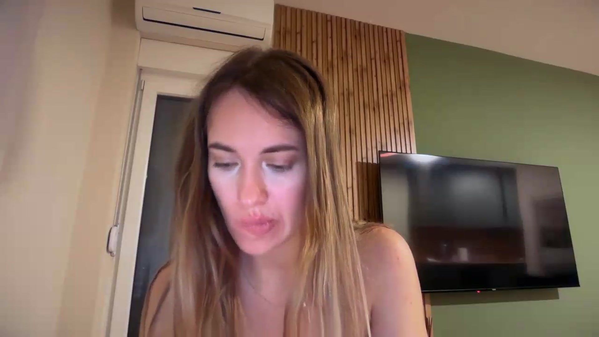 Gallery image thumbnail from SkySunFlower's myfreecams stream on, 08/07/2026, 03:12 image 11 of 20