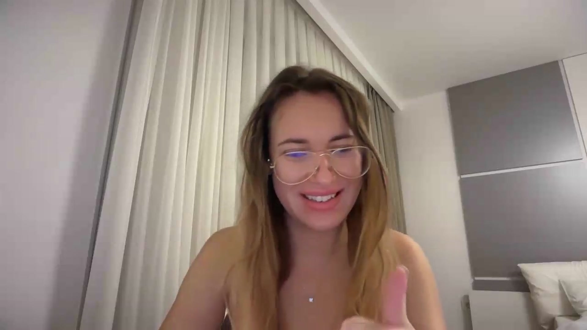 Gallery image thumbnail from SkySunFlower's myfreecams stream on, 08/08/2026, 03:57 image 3 of 20