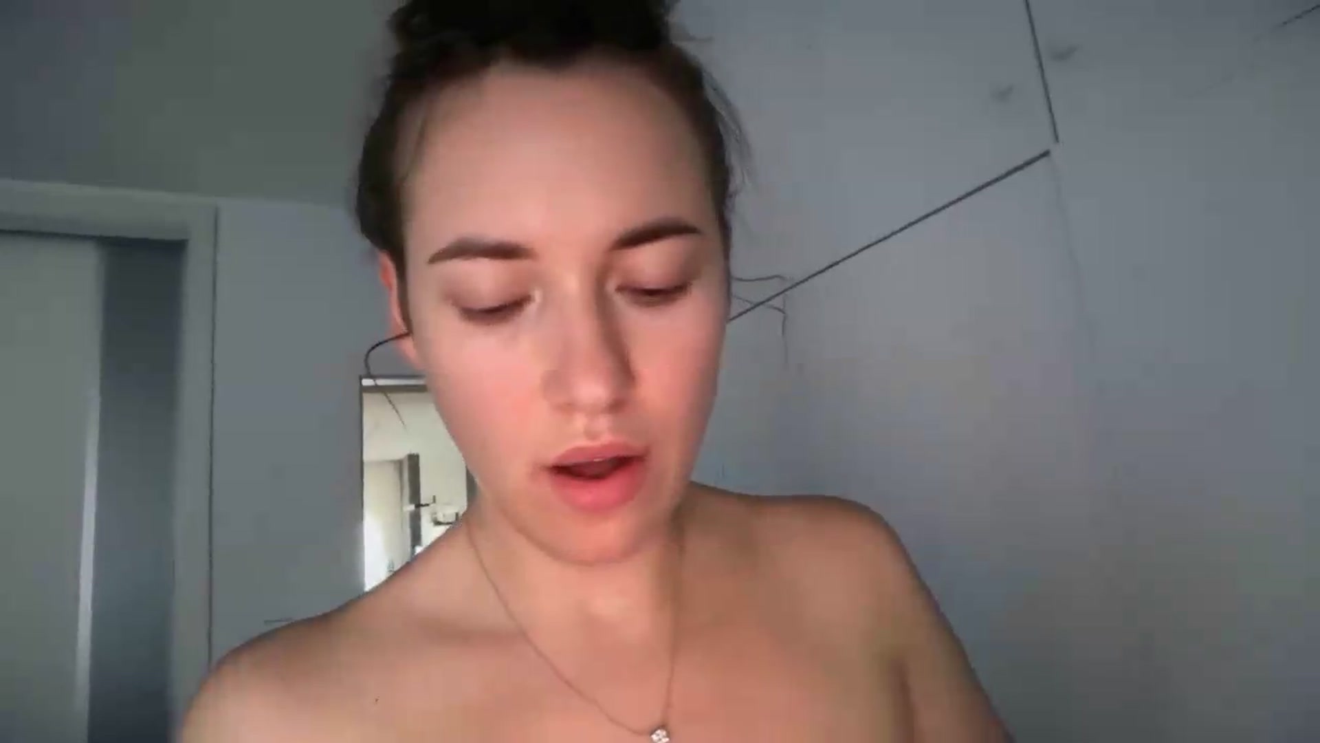 Gallery image thumbnail from SkySunFlower's myfreecams stream on, 08/08/2026, 05:41 image 13 of 20