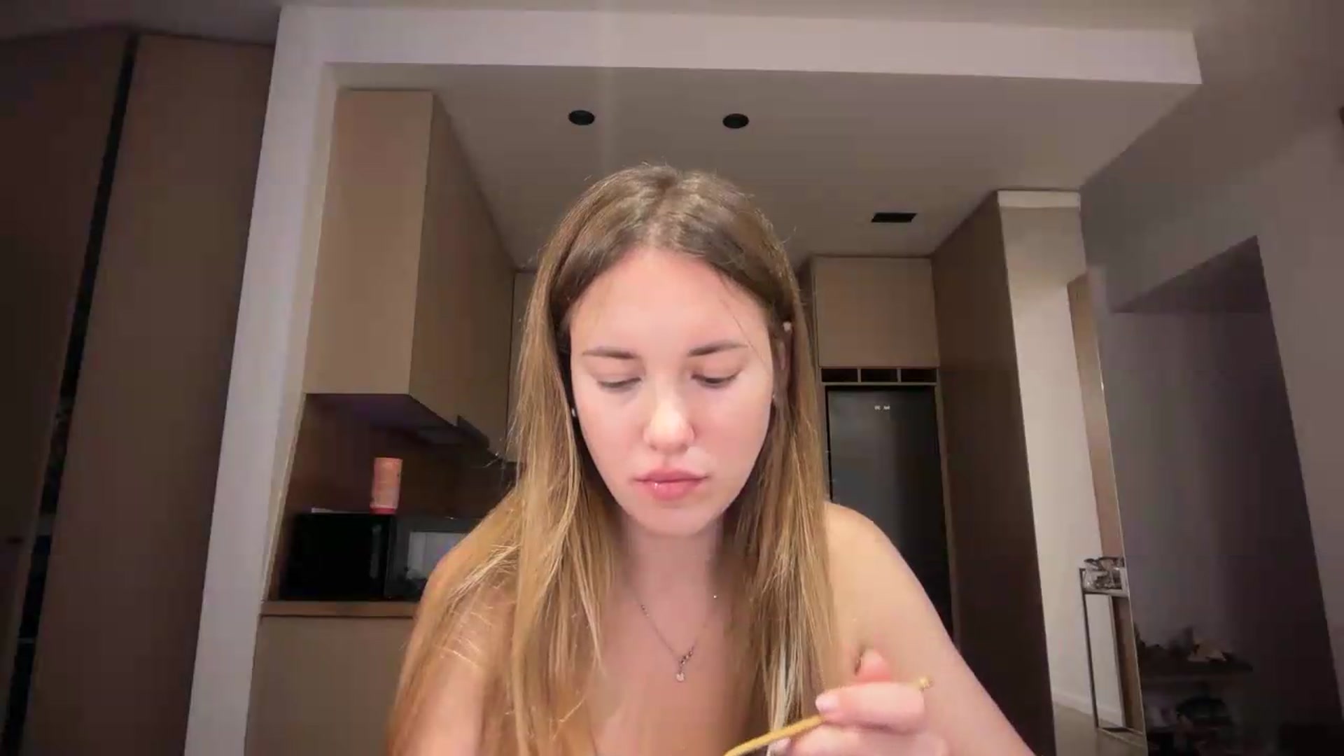 Gallery image thumbnail from SkySunFlower's myfreecams stream on, 08/14/2026, 03:01 image 2 of 20