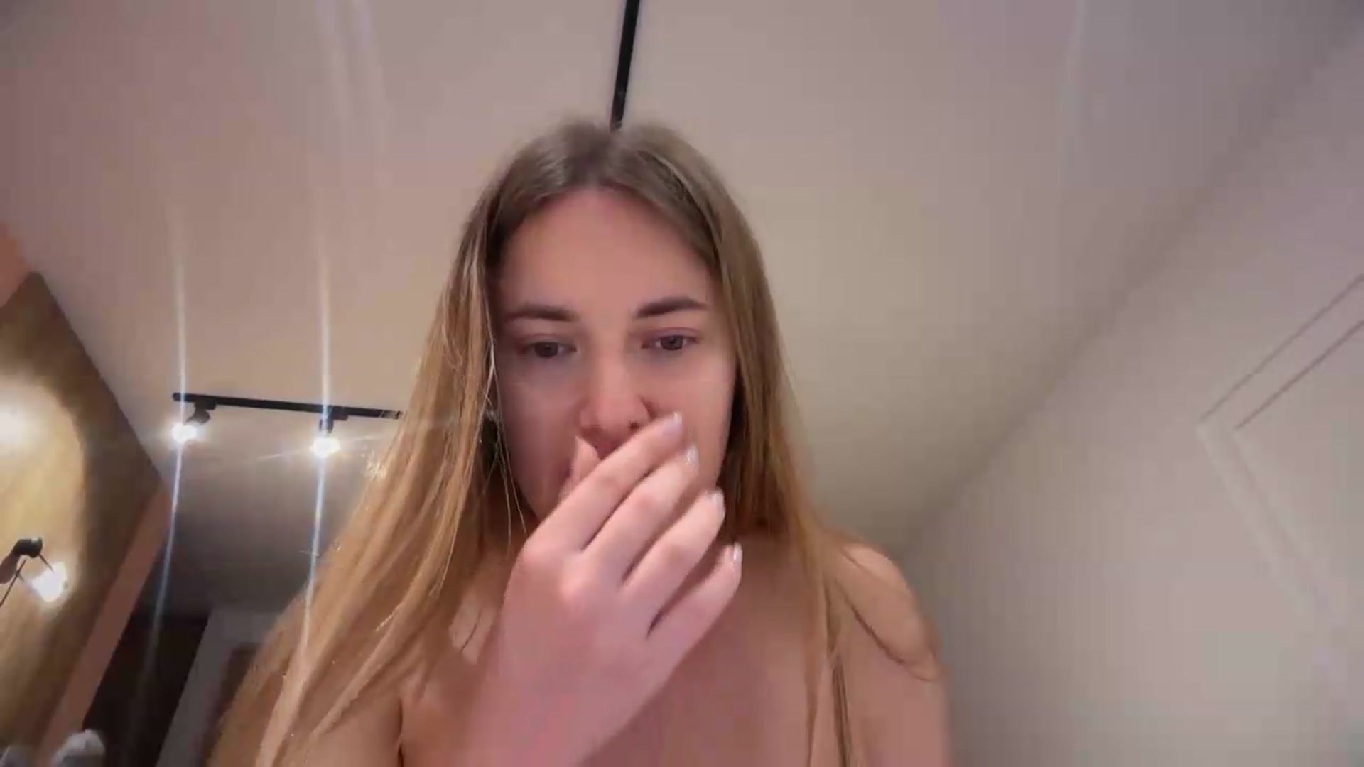 Gallery image thumbnail from SkySunFlower's myfreecams stream on, 08/14/2026, 03:01 image 20 of 20
