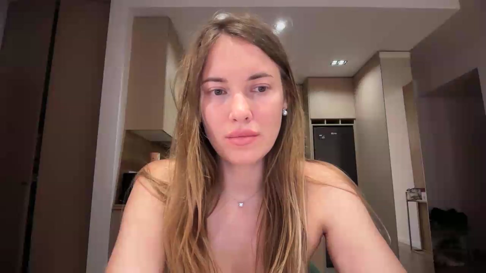 Gallery image thumbnail from SkySunFlower's myfreecams stream on, 08/19/2026, 23:50 image 13 of 20