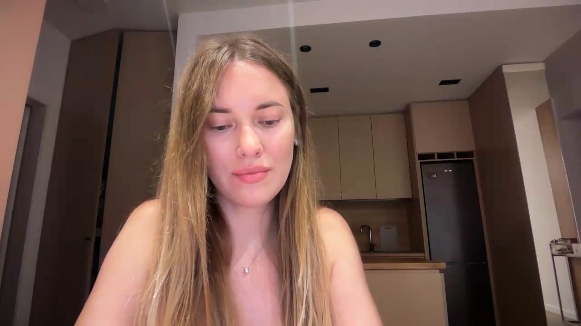 Gallery image thumbnail from SkySunFlower's myfreecams stream on, 08/20/2026, 23:20 image 9 of 20