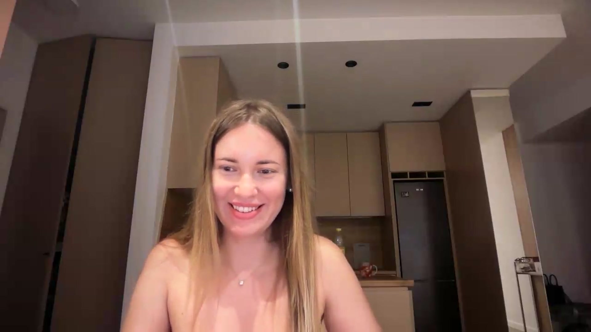 Gallery image thumbnail from SkySunFlower's myfreecams stream on, 08/20/2026, 23:20 image 12 of 20