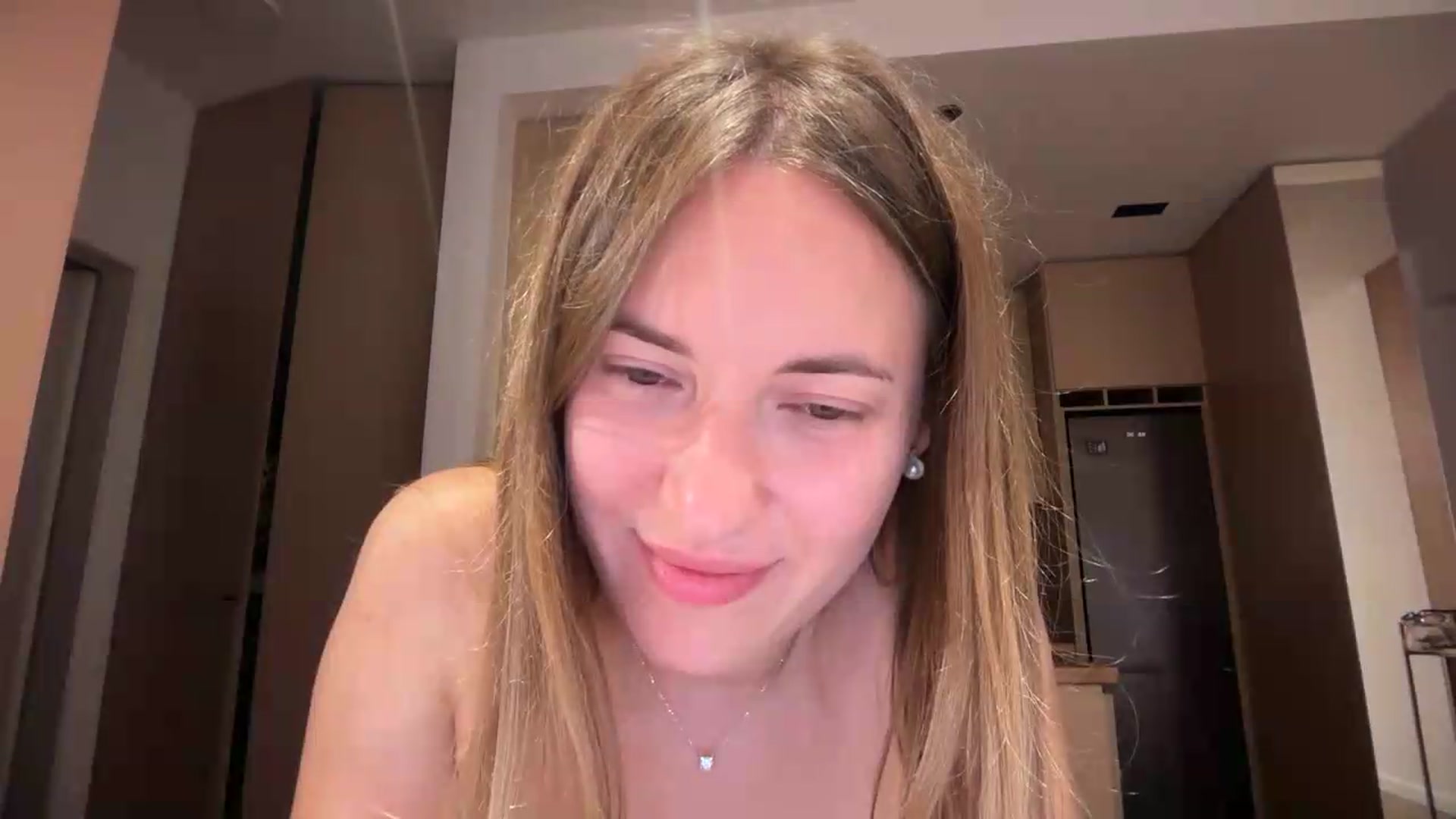 Gallery image thumbnail from SkySunFlower's myfreecams stream on, 08/21/2026, 24:11 image 12 of 20