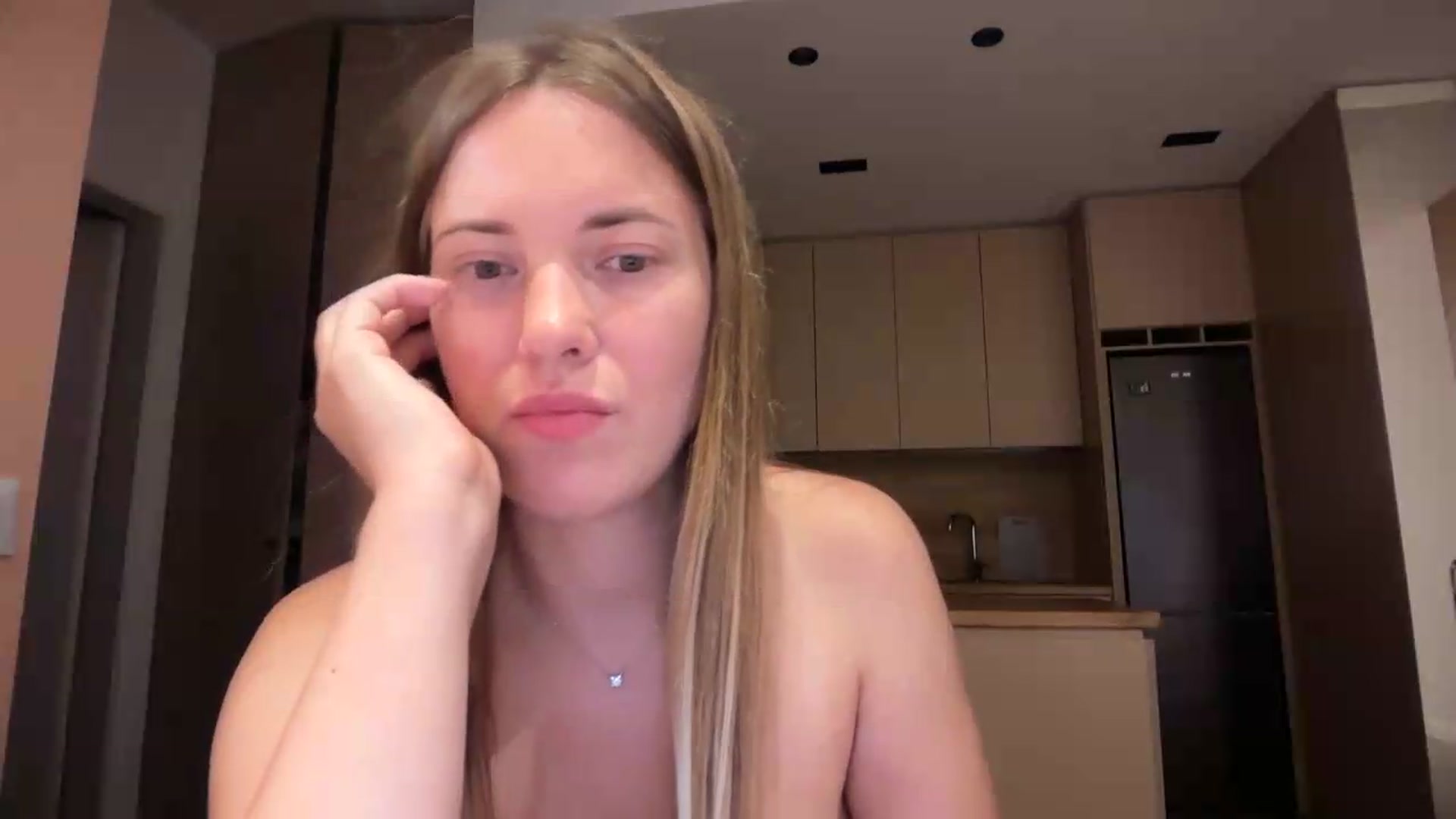 Gallery image thumbnail from SkySunFlower's myfreecams stream on, 08/21/2026, 24:11 image 8 of 20