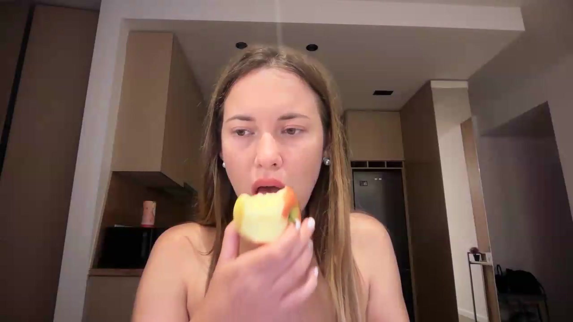Gallery image thumbnail from SkySunFlower's myfreecams stream on, 08/22/2026, 03:20 image 19 of 20