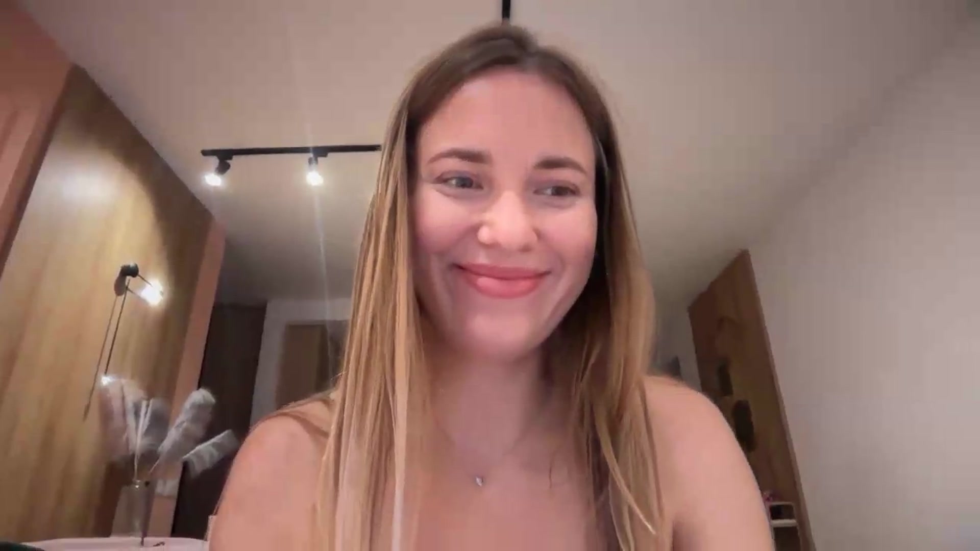 Gallery image thumbnail from SkySunFlower's myfreecams stream on, 08/23/2026, 05:16 image 4 of 20