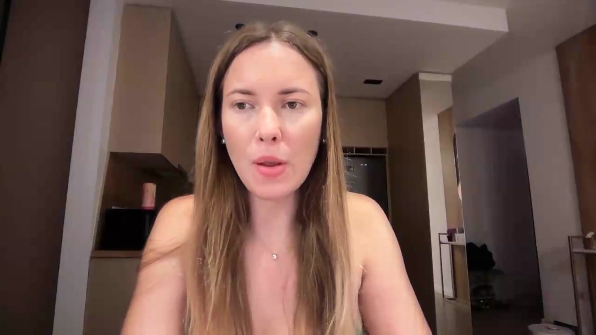 Gallery image thumbnail from SkySunFlower's myfreecams stream on, 08/24/2026, 24:01 image 17 of 20