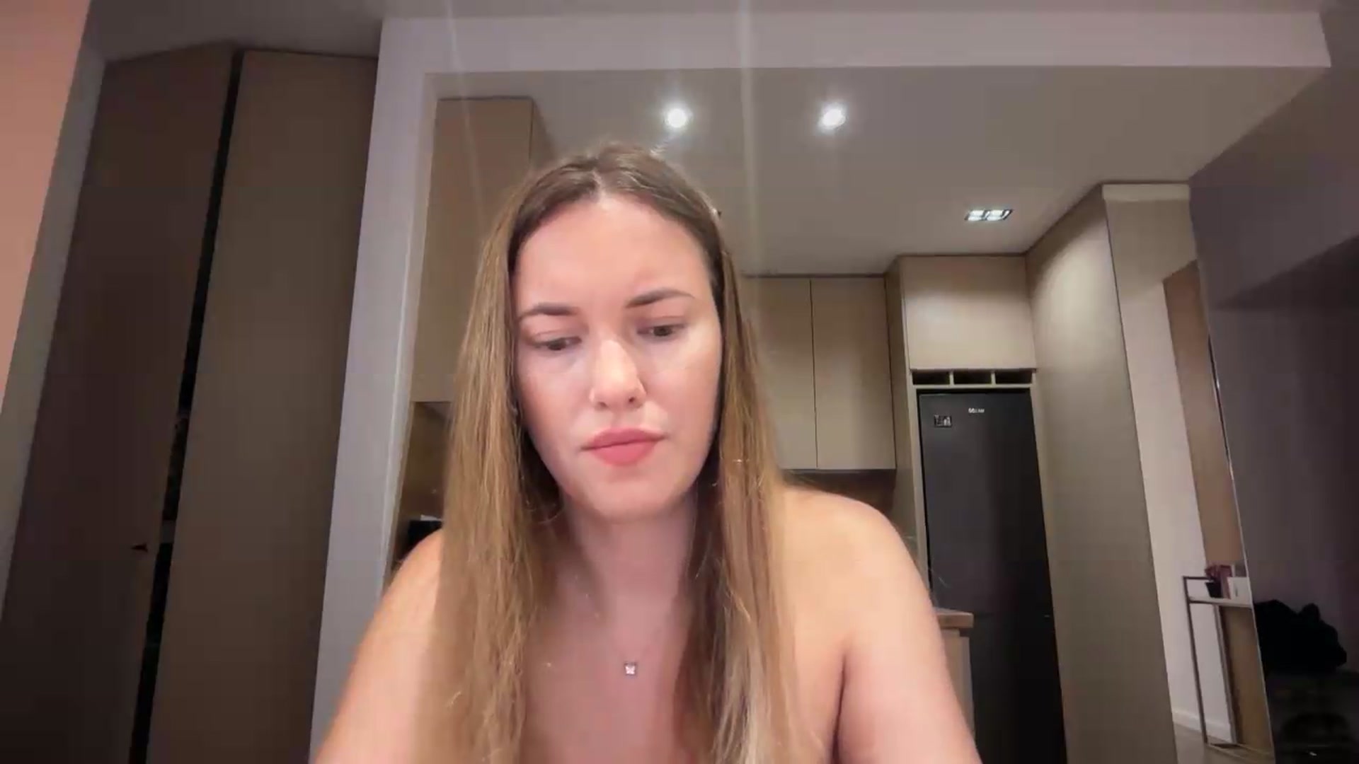 Gallery image thumbnail from SkySunFlower's myfreecams stream on, 08/24/2026, 24:01 image 4 of 20