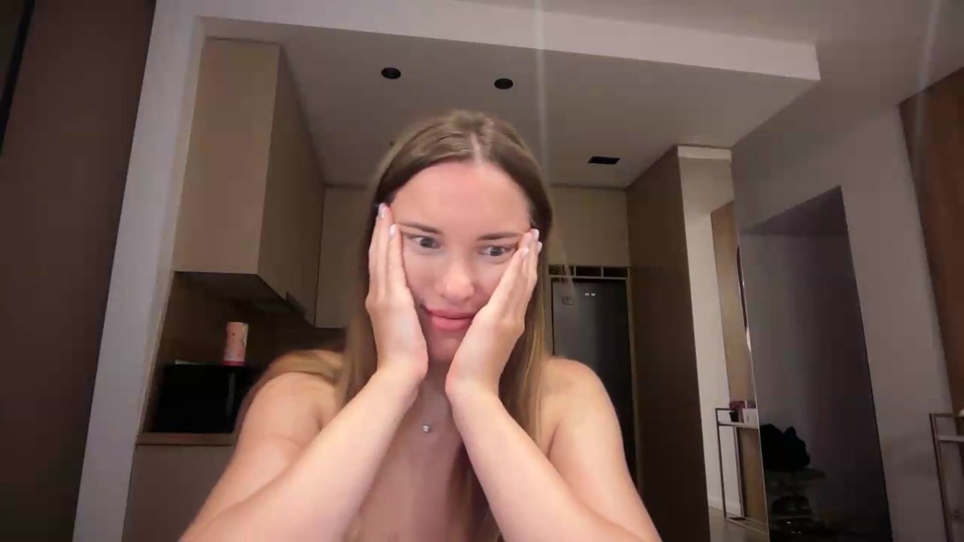 Gallery image thumbnail from SkySunFlower's myfreecams stream on, 08/24/2026, 04:09 image 2 of 20