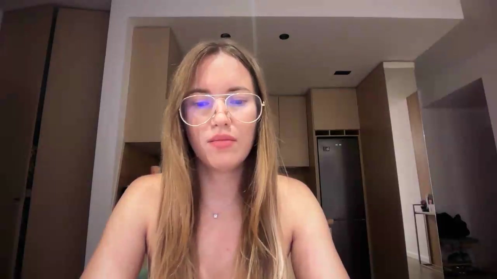 Gallery image thumbnail from SkySunFlower's myfreecams stream on, 08/24/2026, 04:09 image 15 of 20
