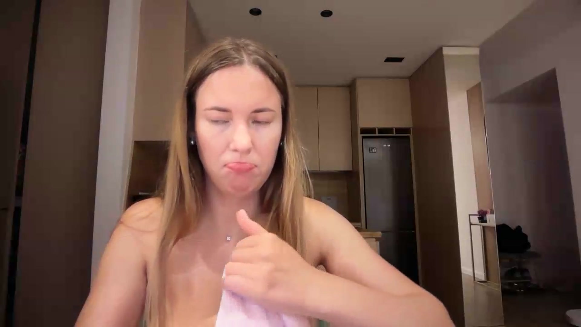 Gallery image thumbnail from SkySunFlower's myfreecams stream on, 08/24/2026, 04:09 image 13 of 20