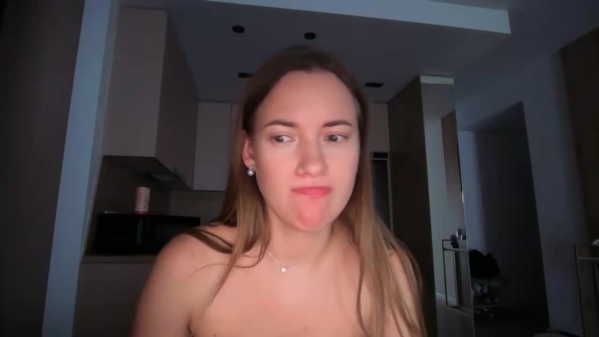 Gallery image thumbnail from SkySunFlower's myfreecams stream on, 08/24/2026, 04:58 image 19 of 20