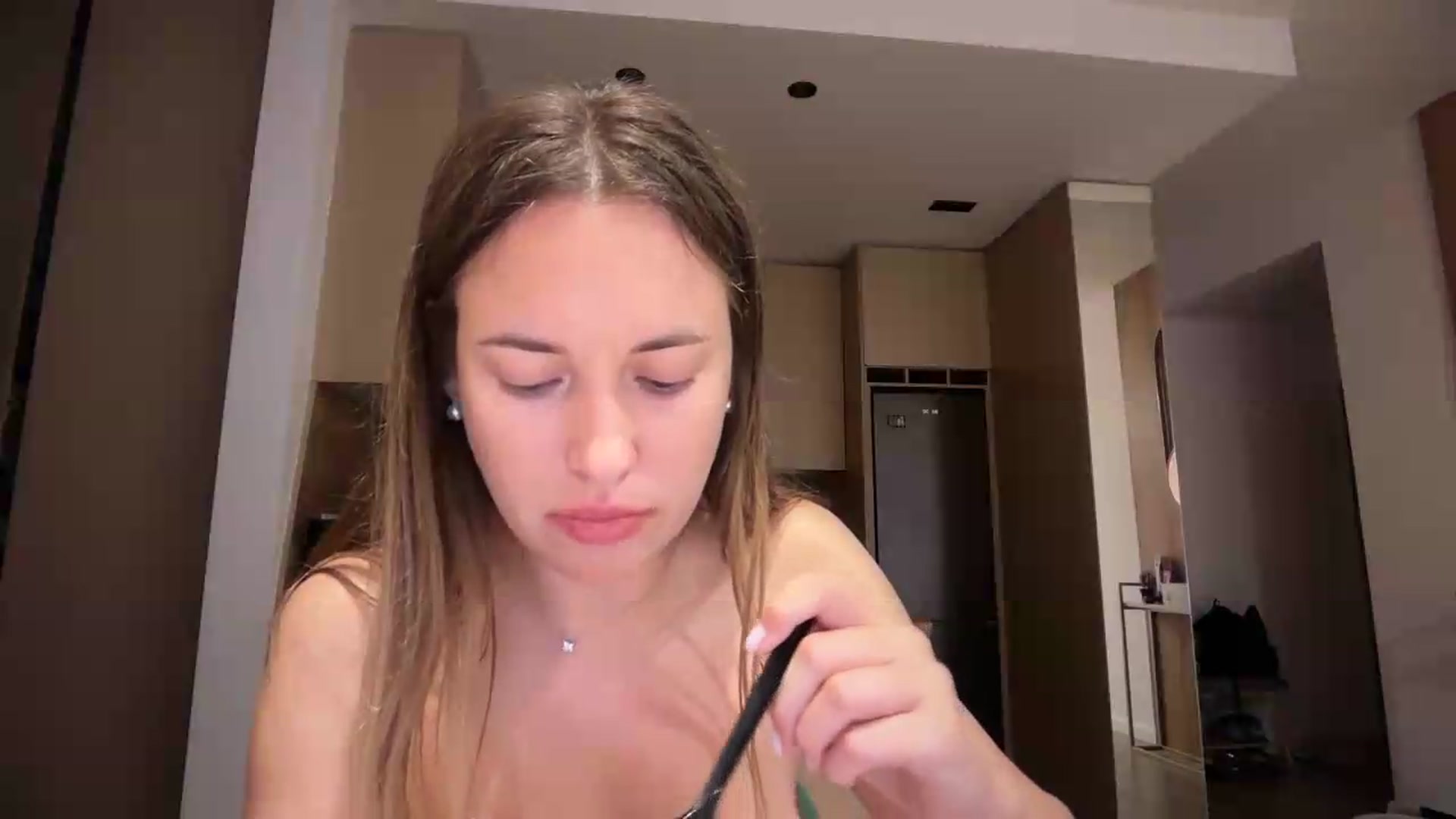 Gallery image thumbnail from SkySunFlower's myfreecams stream on, 08/25/2026, 05:40 image 12 of 20