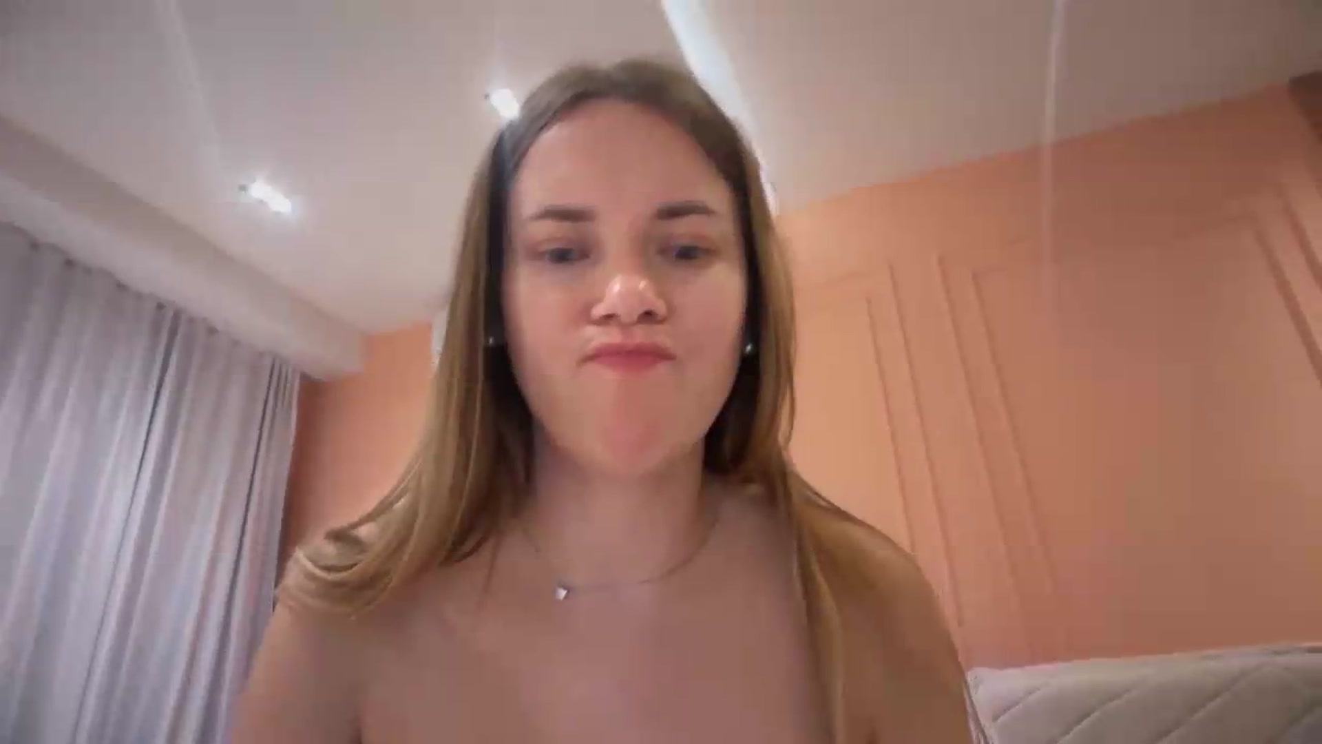 Gallery image thumbnail from SkySunFlower's myfreecams stream on, 08/26/2026, 04:36 image 4 of 20